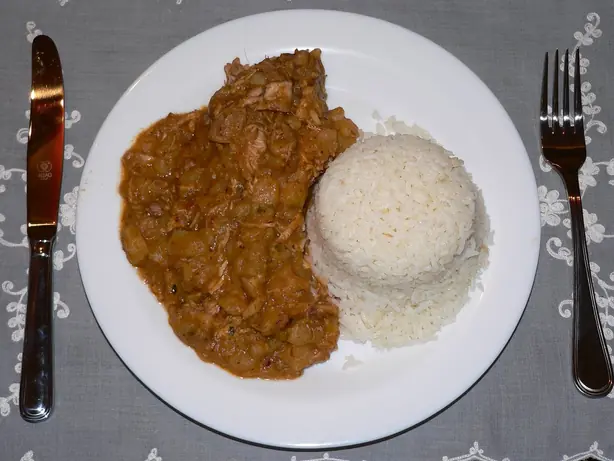 Foto von Peruanischer Eintopf Carapulcra – fertig angerichtet