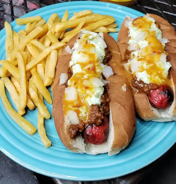 Foto von Carolina Style Burger Klassisch – fertig angerichtet