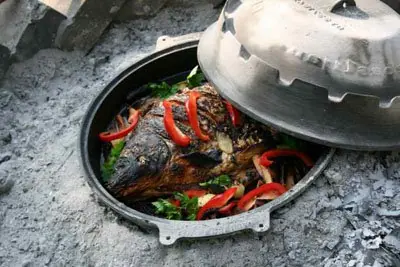 Foto von Traditionelles Lamm im Sač – fertig angerichtet