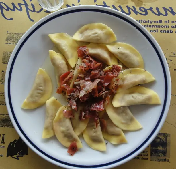 Foto von Casunziei all'ampezzana Klassisch – fertig angerichtet