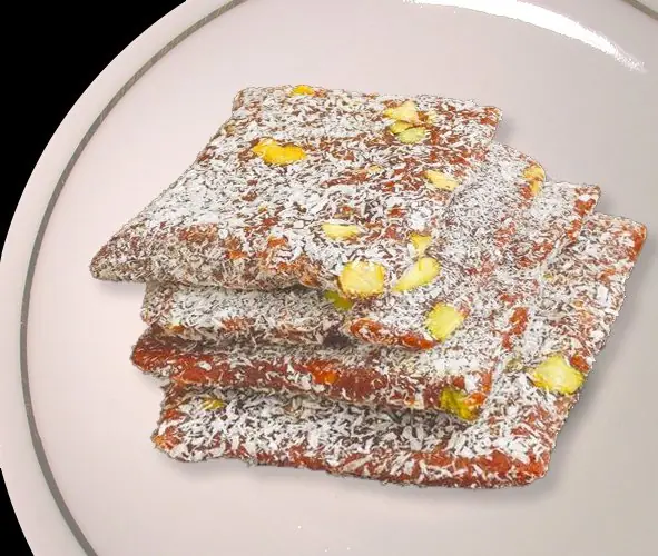 Foto von Türkisches Karottenkonfekt Cezerye – fertig angerichtet