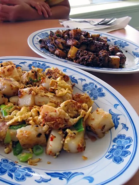 Foto von Singapurischer Chai Tow Kway – fertig angerichtet