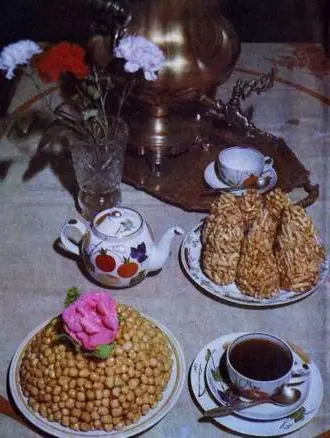 Foto von Tatarisches Tschäk-Tschäk Klassisch – fertig angerichtet