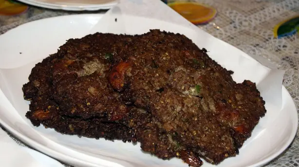 Foto von Paschtunische Chapli Kebab – fertig angerichtet