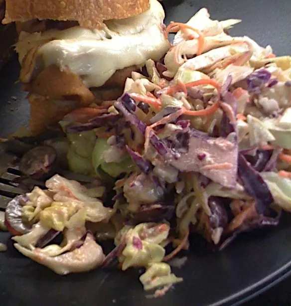 Foto von Australischer Cheese Slaw – fertig angerichtet