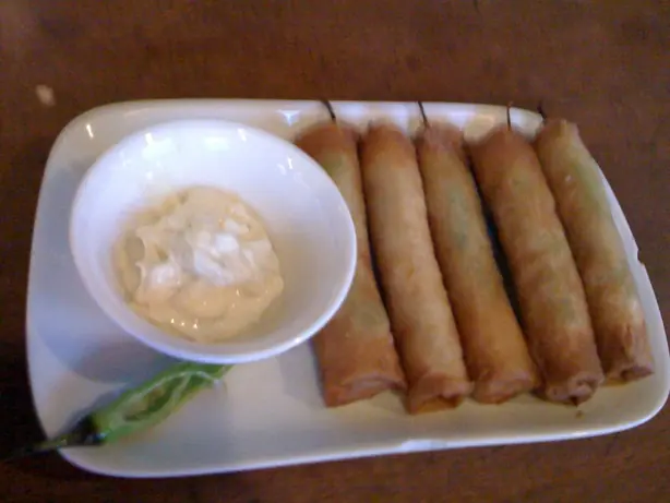 Foto von Philippinische Dinamita Lumpia – fertig angerichtet
