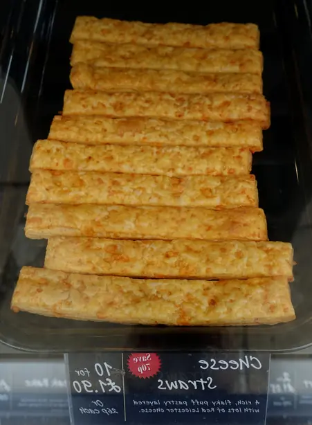Foto von Klassische Südstaaten Cheese Straws – fertig angerichtet