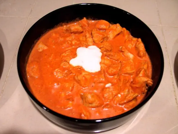 Foto von Ungarisches Pörkölt klassisch – fertig angerichtet