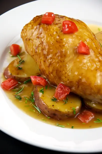 Foto von Chicken Vesuvio Chicago-Art – fertig angerichtet