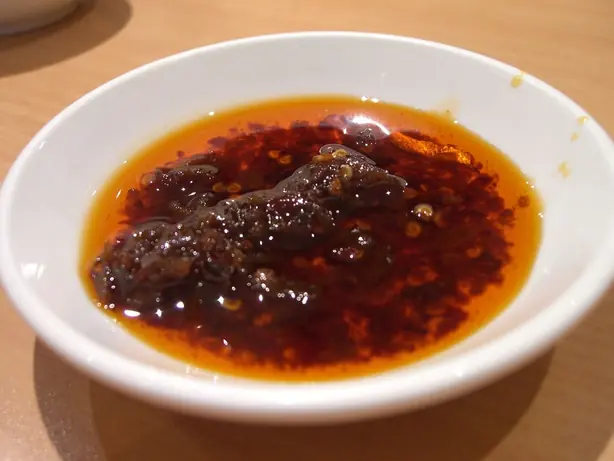 Foto von Scharfes Chiliöl Szechuan-Art – fertig angerichtet