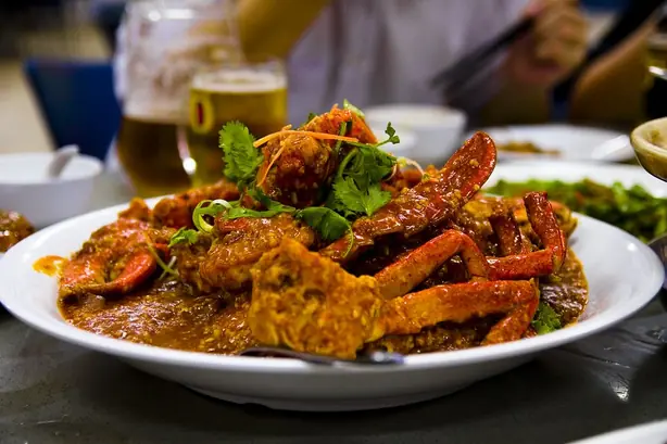 Foto von Singapur Chilli Crab klassisch – fertig angerichtet