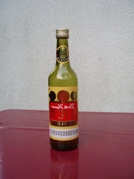 Foto von Chinesischer Osmanthus-Wein Guihua Jiu – fertig angerichtet