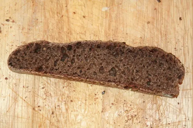 Foto von Boston Brown Bread traditionell – fertig angerichtet
