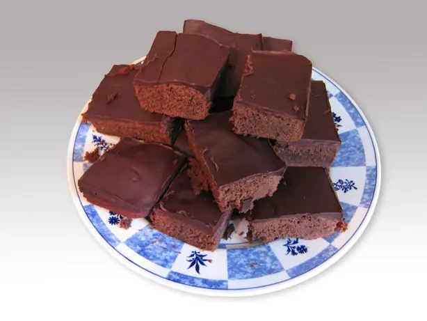 Foto von Reichhaltige Amerikanische Brownies (2) – fertig angerichtet