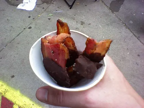 Foto von Amerikanischer Schoko-Bacon Klassisch – fertig angerichtet