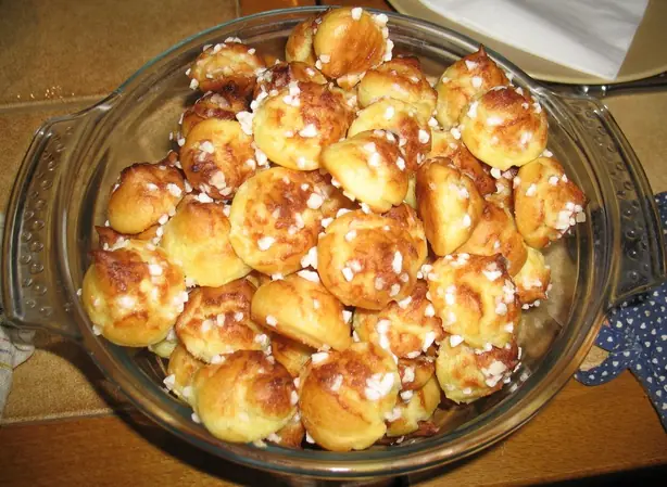 Foto von Klassische Französische Chouquettes – fertig angerichtet