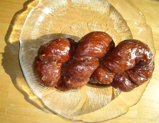 Foto von Klassische French Crullers – fertig angerichtet