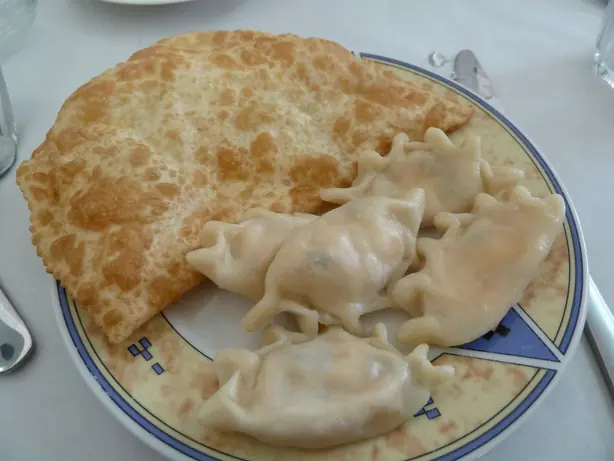 Foto von Klassisches Tscherkessen-Huhn – fertig angerichtet