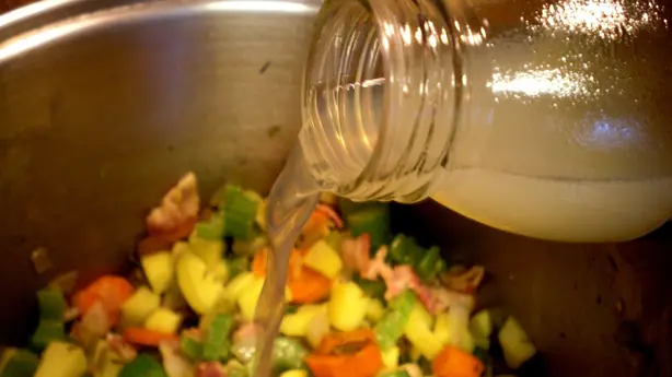 Foto von Hausgemachter Muschelsud Clam Juice – fertig angerichtet