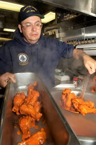 Foto von Original Buffalo Chicken Wings – fertig angerichtet