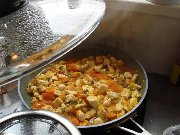 Cooking jasha maroo – Foto: Matyáš Havel (CC BY-SA 3.0)