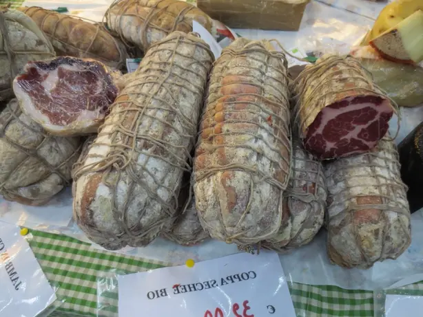 Foto von Korsische Coppa de Corse hausgemacht – fertig angerichtet