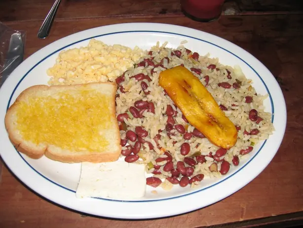 Foto von Costa Ricanisches Gallo Pinto (2) – fertig angerichtet