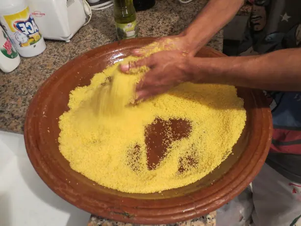 Foto von Klassischer Nordafrikanischer Couscous (2) – fertig angerichtet