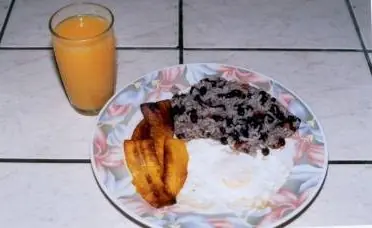 Foto von Costa Ricanisches Gallo Pinto – fertig angerichtet