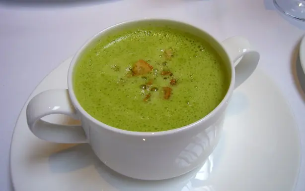 Crème d'asperge à la truffe – Foto: Kent Wang (CC BY-SA 2.0)