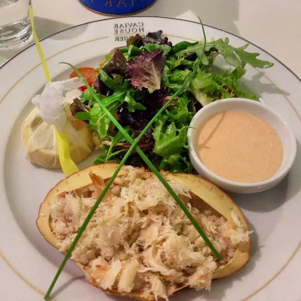 Foto von Klassischer Englischer Dressed Crab – fertig angerichtet