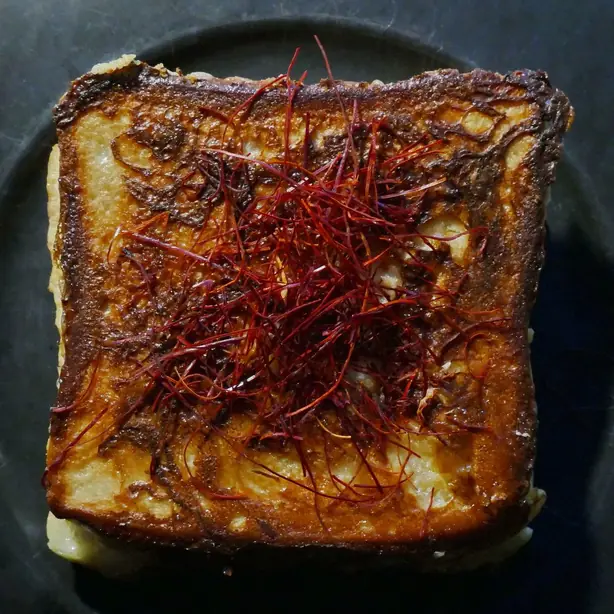 Foto von Schinken-Käse-French Toast – fertig angerichtet