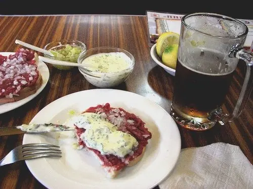 Foto von Chilenisches Crudo Alemán Klassisch – fertig angerichtet