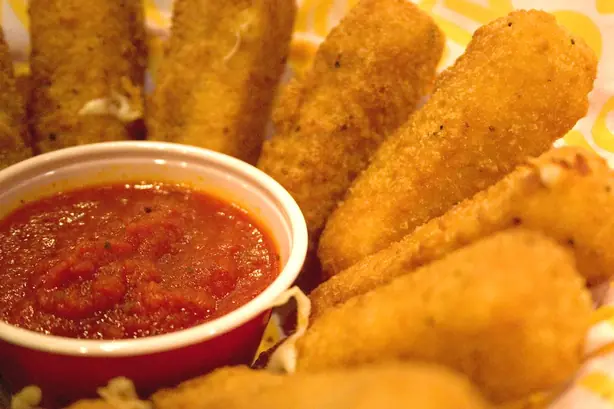 Foto von US-Amerikanische Mozzarella Sticks – fertig angerichtet