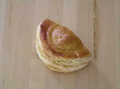 Foto von Hong Kong Curry-Rindfleischtaschen – fertig angerichtet