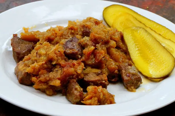 Foto von Jüdischer Tscholent Schabbat-Eintopf – fertig angerichtet