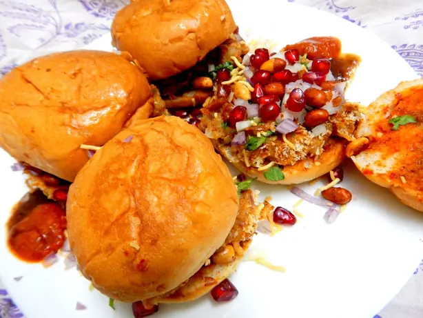 Foto von Indisches Kutchi Dabeli – fertig angerichtet