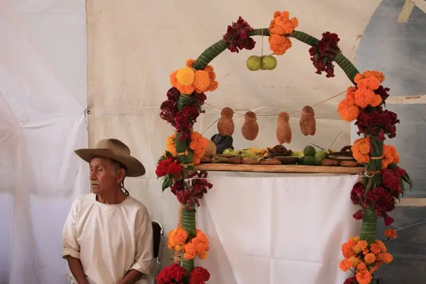 Foto von Mexikanisches Totenbrot Pan de muerto – fertig angerichtet