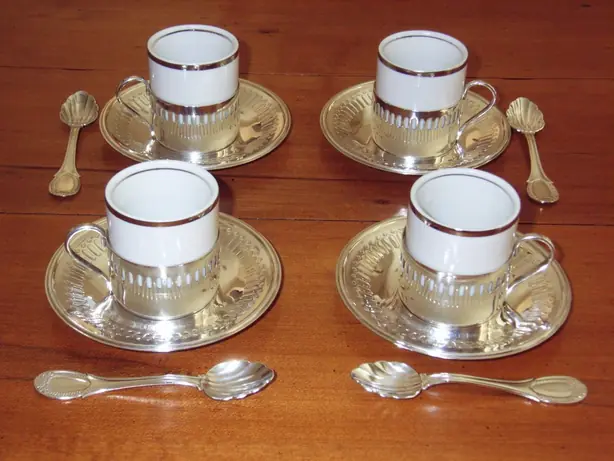 Foto von Klassischer Italienischer Espresso – fertig angerichtet