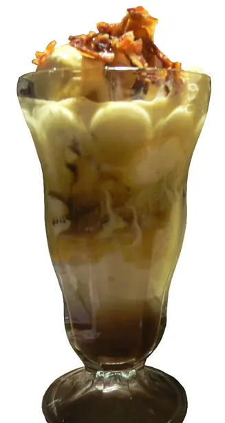 Foto von Amerikanisches Bacon-Sundae – fertig angerichtet