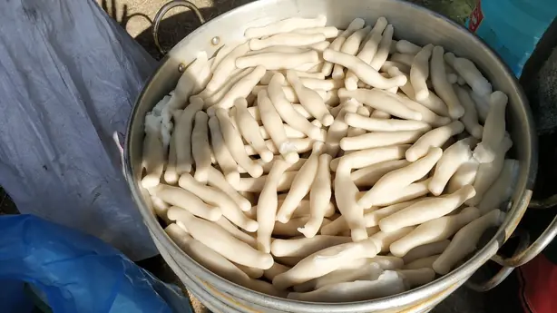 Foto von Nepalesische Dhikri Reiskuchen – fertig angerichtet