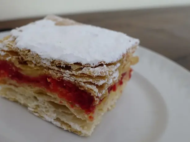 Foto von Italienische Torta Diplomatica klassisch – fertig angerichtet