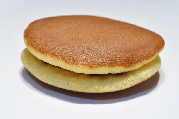 Foto von Klassische Japanische Dorayaki (2) – fertig angerichtet