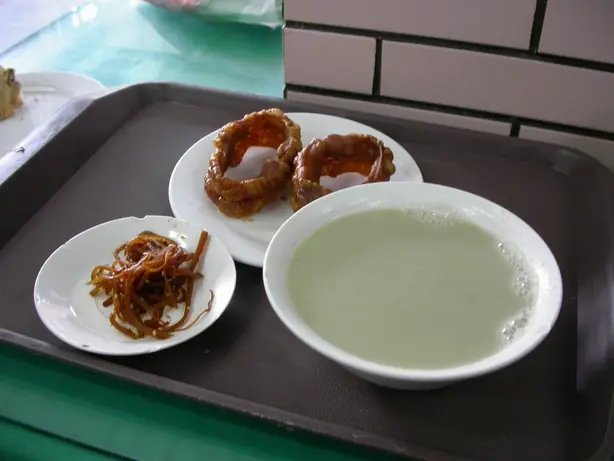 Foto von Peking Douzhi fermentierter Trunk – fertig angerichtet