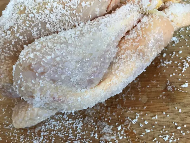 Foto von Klassisches Brining für Hähnchen – fertig angerichtet