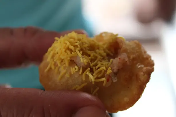 Foto von Indisches Puri Fladenbrot (2) – fertig angerichtet