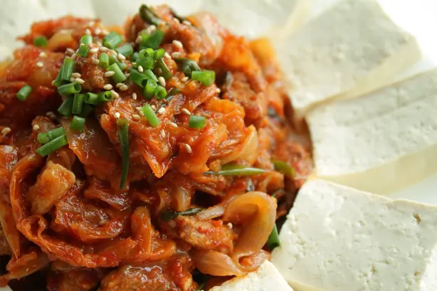 Foto von Koreanisches Dubu-Kimchi Klassisch – fertig angerichtet