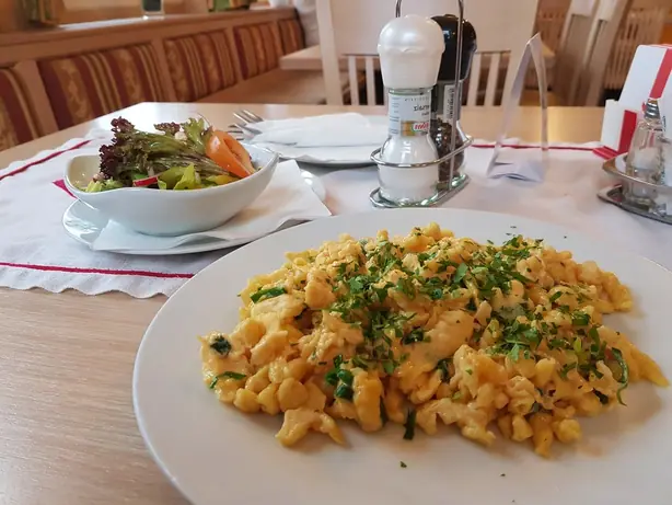 Foto von Österreichische Eiernockerl klassisch – fertig angerichtet