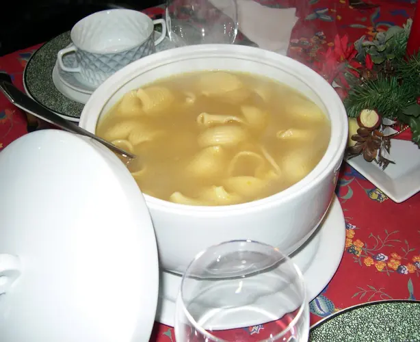 Foto von Katalanische Escudella mit Pilota – fertig angerichtet