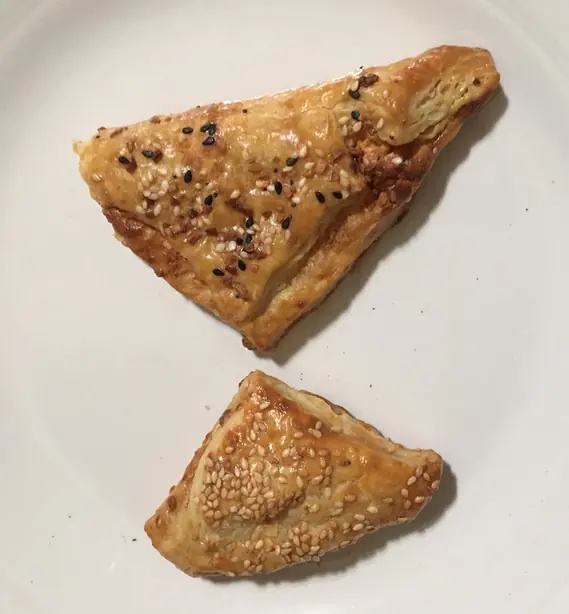 Everything bourekas – Foto: Yallayallaletsgo (CC BY-SA 4.0)